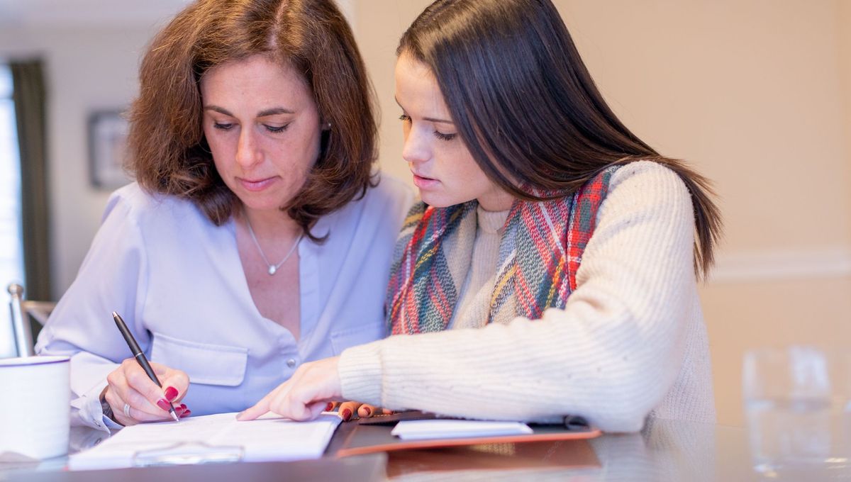 découvrez si l'assurance scolaire est obligatoire, ses avantages, ce qu'elle couvre et pourquoi elle peut être indispensable pour la protection de votre enfant à l'école et lors des activités extrascolaires.