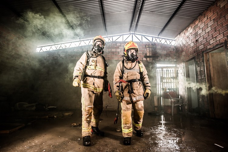 découvrez tout sur les compensations proposées par les assurances incendies : fonctionnement, conditions d'indemnisation et conseils pour bien protéger votre habitation ou entreprise en cas de sinistre.