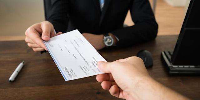 découvrez nos conseils efficaces pour réduire votre prime d'assurance et économiser sur vos contrats tout en conservant une bonne couverture.
