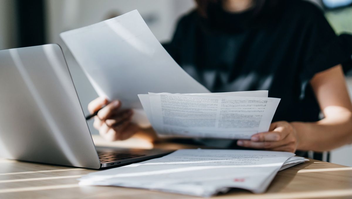 découvrez pourquoi les primes d'assurance pourraient augmenter en 2026, les facteurs qui influencent cette hausse et comment s'y préparer efficacement.