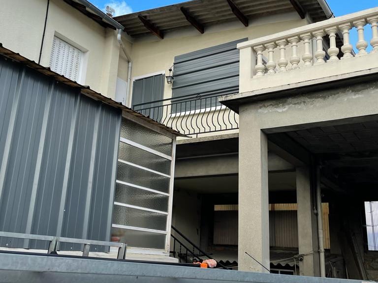 découvrez notre assurance anti-squat avec des garanties complètes pour protéger efficacement votre propriété contre les intrusions illégales.