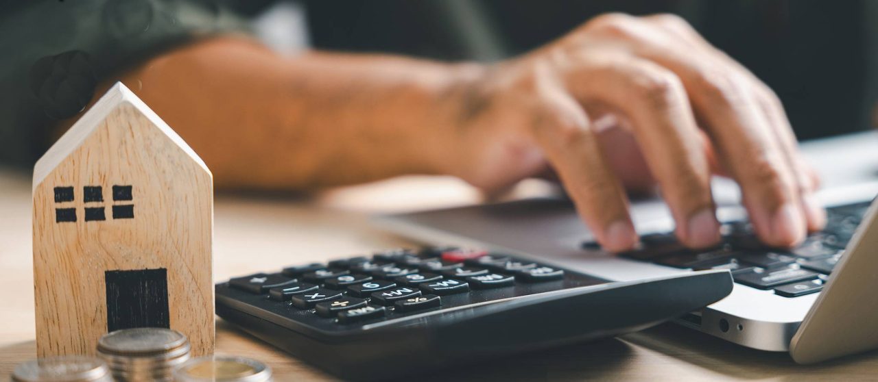 découvrez les raisons de la hausse des primes d'assurance habitation et comment protéger votre budget face à ces augmentations.