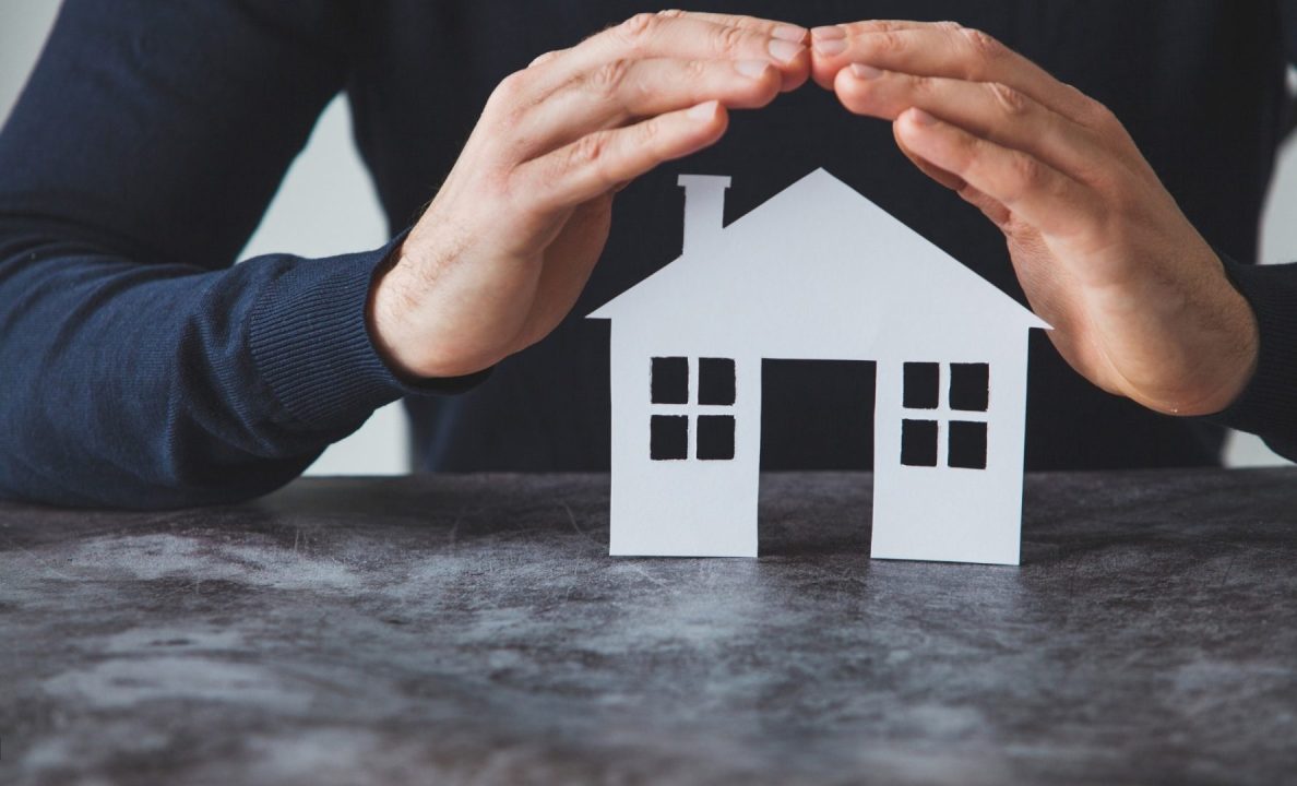 découvrez pourquoi les tarifs d'assurance habitation augmentent tandis que les garanties diminuent, et comment protéger efficacement votre logement malgré ces changements.