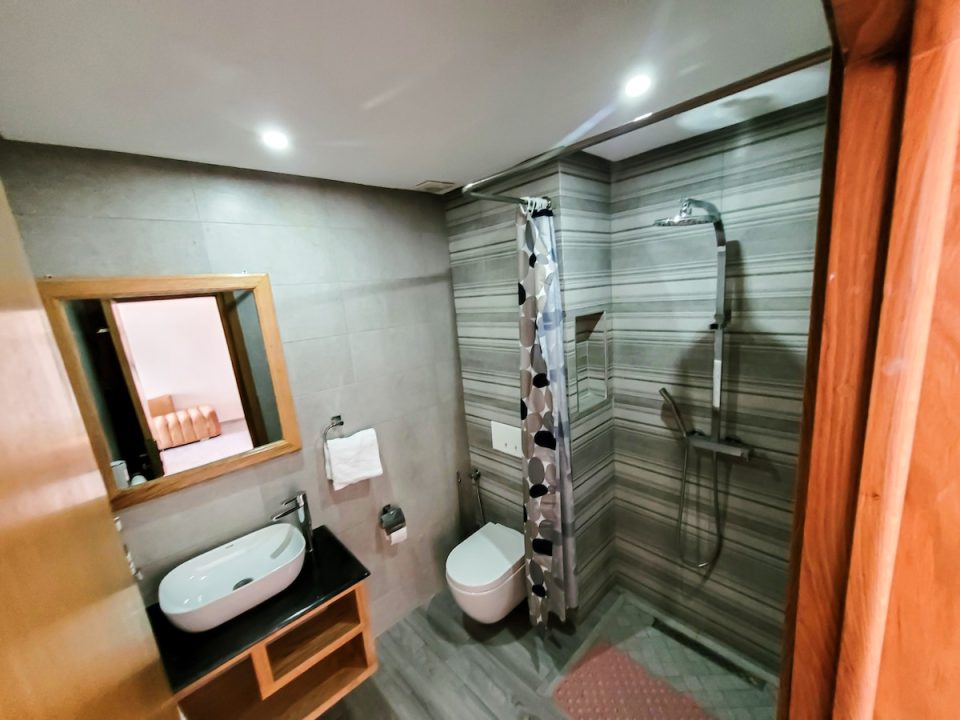 découvrez comment gérer et prévenir les cas de vandalisme dans un appartement airbnb pour assurer la sécurité et la tranquillité de votre location.