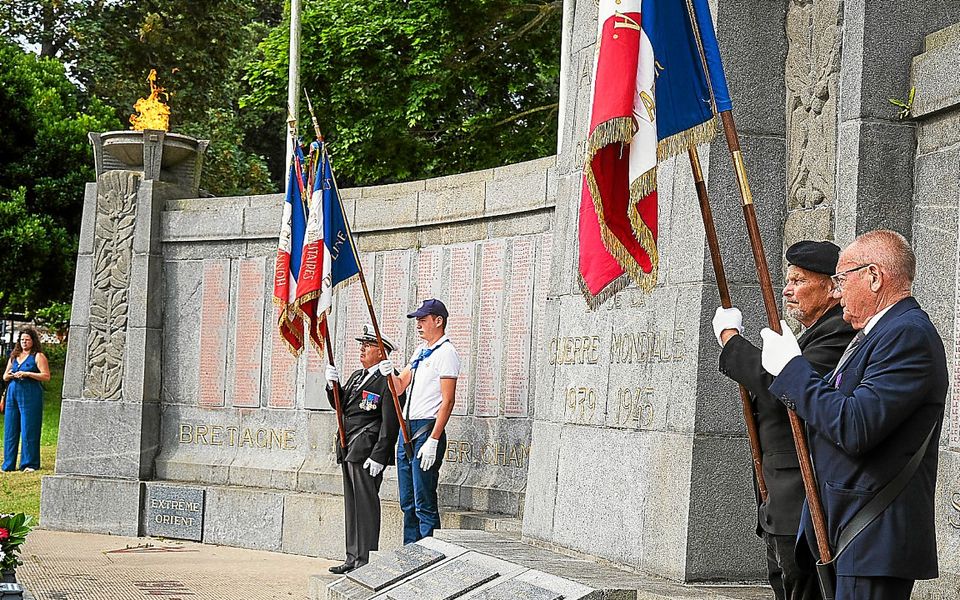 découvrez le parcours exceptionnel de joseph salou, résistant et chevalier, célébrant ses 100 ans à saint-brieuc, une vie dédiée au courage et à l'honneur.