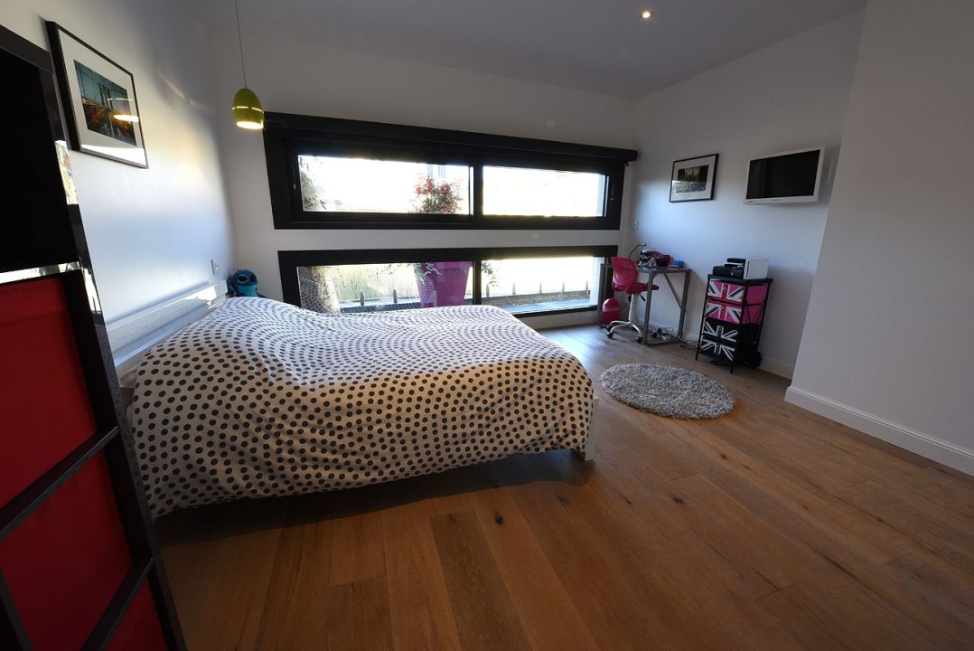 découvrez cette maison de prestige de 355m² à un prix défiant toute concurrence, alliant espace, élégance et confort exceptionnel.