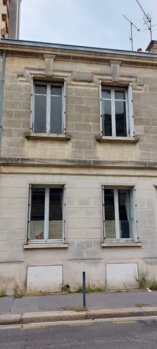 découvrez les revenus nets mensuels de sébastien, agent immobilier à bordeaux, qui s'élèvent à 3050 € par mois.