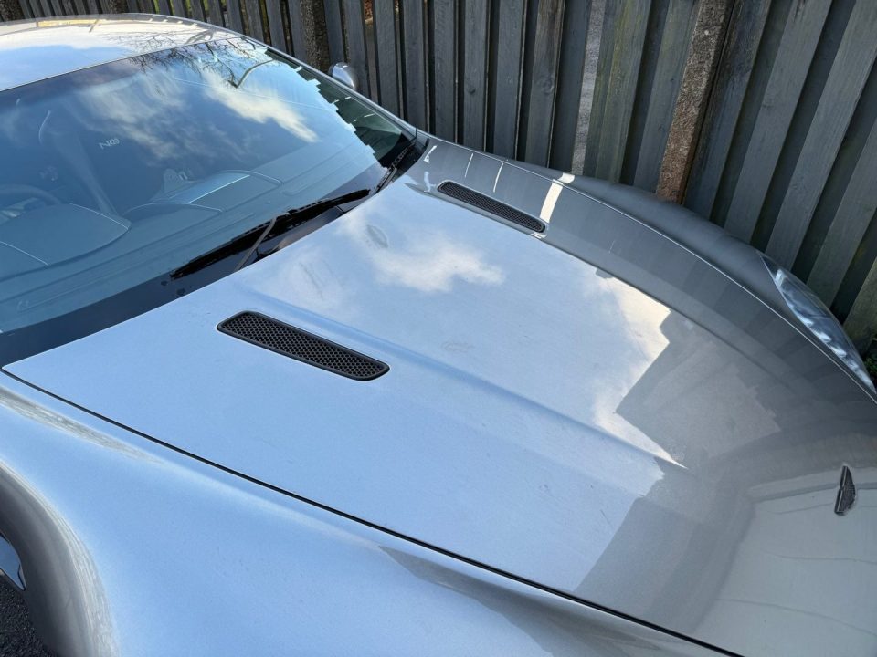 découvrez comment un cambriolage via une fenêtre entrouverte a conduit à un refus d'assurance, et comment la justice a tranché dans cette affaire.