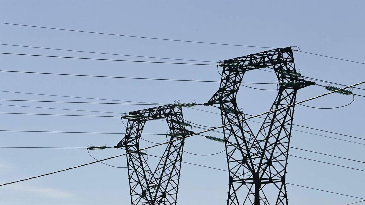 information importante sur une coupure électrique prolongée affectant 48 appartements, avec détails sur la durée et les solutions proposées pour rétablir le courant rapidement.