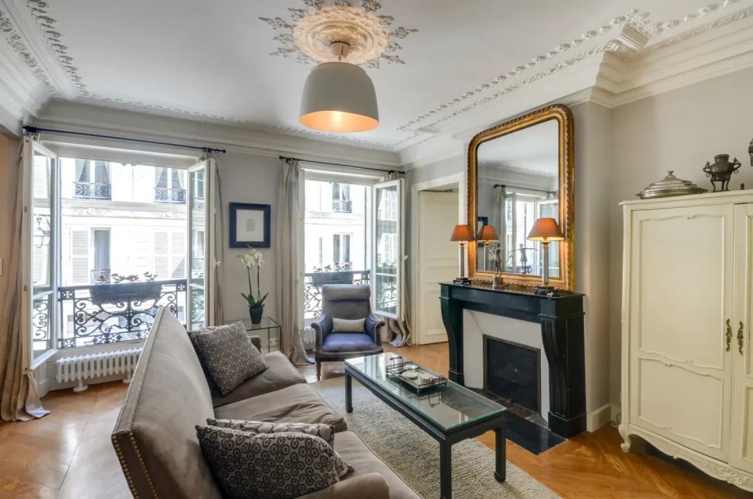 découvrez cet appartement 5 pièces de 92m² à louer dans le 14ème arrondissement de marseille, spacieux et lumineux, idéal pour une famille ou un colocation.